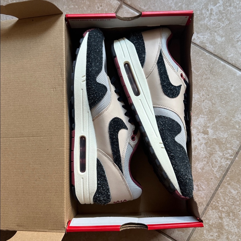 Nike Air Max Sneakers in Cream and Black
